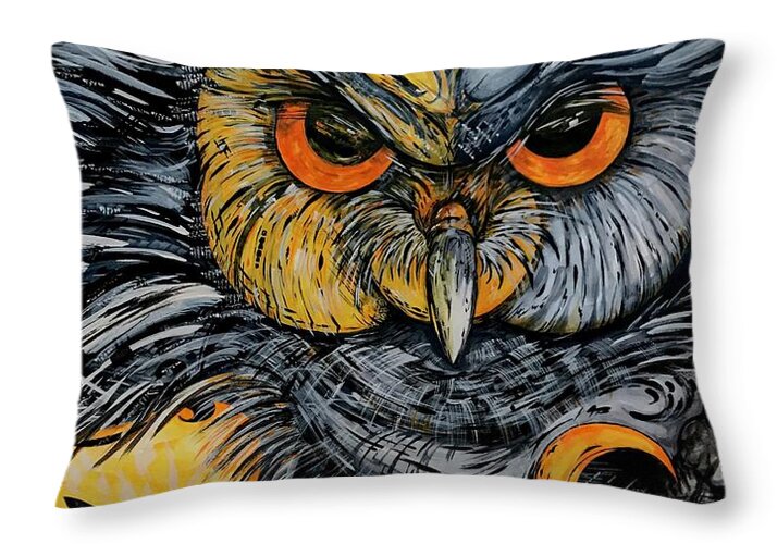 Un Great Horned Owl - Throw Pillow